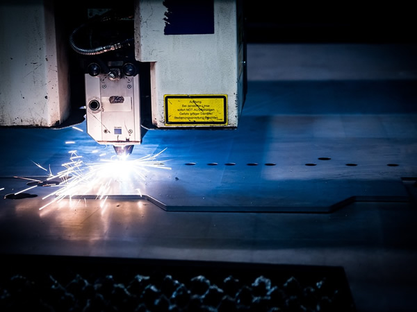 激光切割机保护镜片有水雾的原因